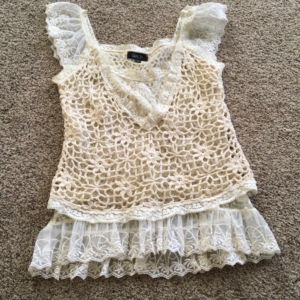 Gracia, Elegant Lace & Embroidered Top